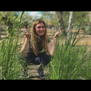 Meet your Posher, Elena